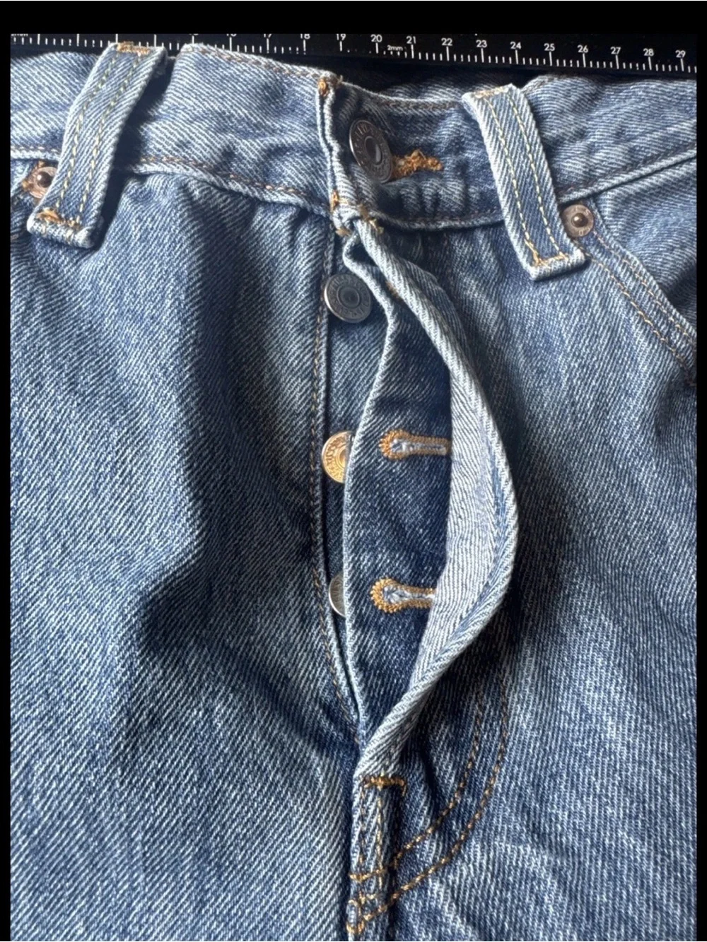 Levi's 501 Original Straight Leg Jeans W28 L31 Medium Wash Blue Cotton (0193)